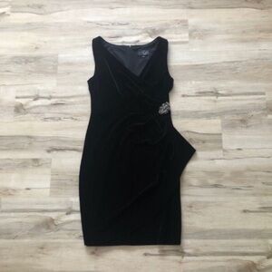 Alex Evenings Black Sleeveless Velvet Mini Dress